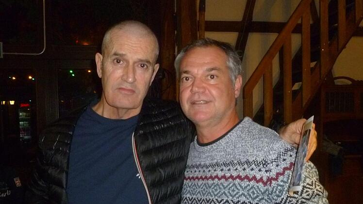 Trafen sich auch privat auf ein Bier: Hollywood-Star Rupert Everett (links) und der Thurnauer Ralf Wirth.privat