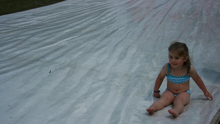 Jana Klinger testete die Wasserrutsche