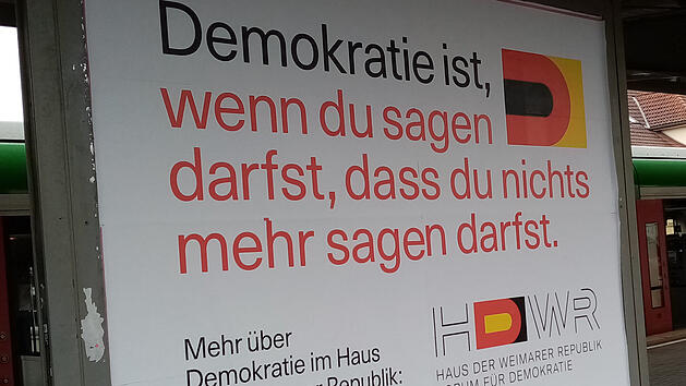 Ein Plakat des Haus der Weimarer Republik 2023 beschreibt den Grenzbereich zwischen Zensur und Meinungsfreiheit.