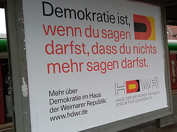 Ein Plakat des Haus der Weimarer Republik 2023 beschreibt den Grenzbereich zwischen Zensur und Meinungsfreiheit.