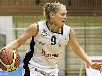 Tonia Lohnei&szlig;, die zuletzt im Mai 2015 im Zweitliga-Finale gegen Keltern f&uuml;r die DJK Brose aktiv war, wird k&uuml;nftig wieder f&uuml;r ihren Heimatverein auf Korbjagd gehen. Foto: sportpress