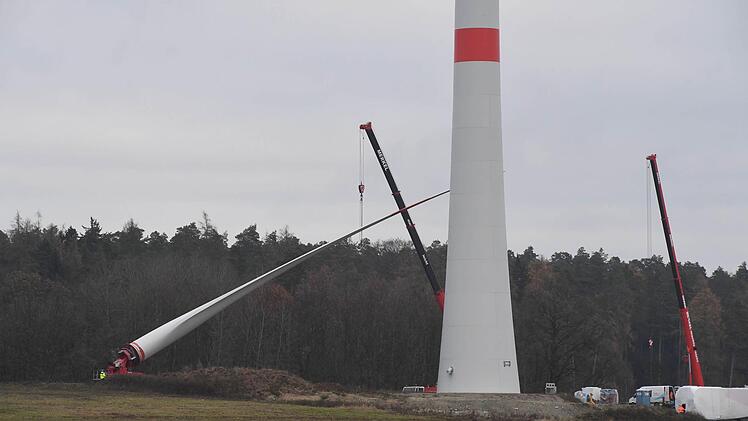 Am Ziel angekommen: Der Windpark bei Aschbach Foto: Ronald Rinklef