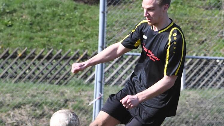 Erzielte im Spiel gegen den TSV Stangenroth erstmals einen Viererpack: Christoph Schwarz vom SV Römershag. Foto: Hopf