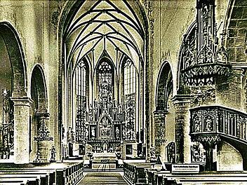 Die Pfarrkirche St. Maria Magdalena noch mit Mittelgang. Erst bei einer Kirchenrenovierung Ende der 70er Jahre des letzten Jahrhunderts wurde er entfernt. Foto: Archiv Toni Hiller