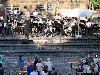 Im Innenhof des Herder-Gymnasiums begeisterte die Big Band mit ihren Rhythmen.