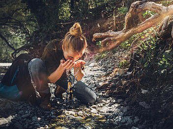 skillcation survival bushcraft outdoor abenteuer wildnis bergfluss natur skill holidays urlaub lernen &uuml;berlebenstraining norwegen schweden europa scout camping wilderness wasseraufbereitung naturverbunden praktisches lernen aktivurlaub reisen weltweit training kurs workshop selbstversorgung outdoor skills tourism adventure erlebnis