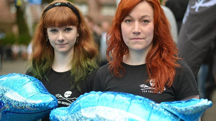 Julia und Janina wollen keine Delfine im Nürnberger Tiergarten.