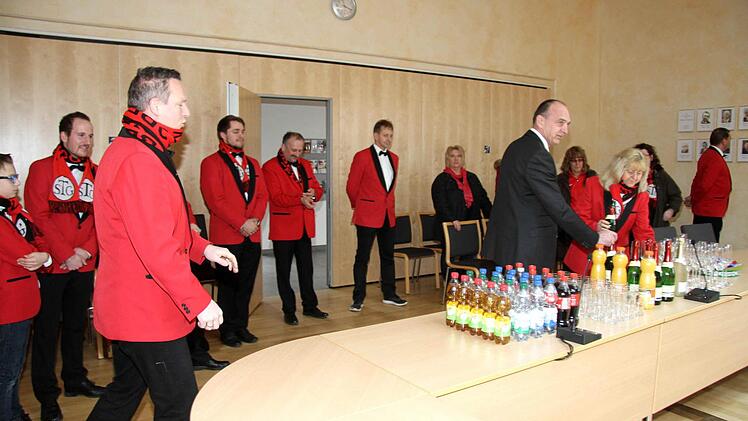 Impressionen von der Schlüsselübergabe im Weisendorfer Rathaus. Foto: Richard Sänger