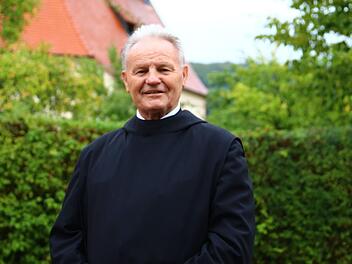 Pater Edmar Greif in Mittelehrenbach  Foto: Franz Galster