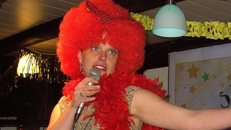 Moderatorin Natascha Back, als Glamour Dame Marlene. Foto: Udo Sell