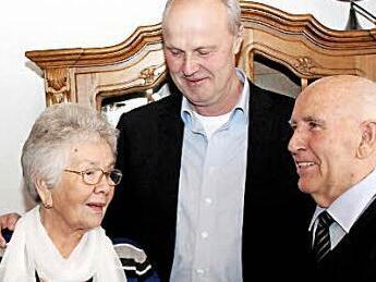 Das Jubelpaar Augustine und Georg Dresel mit Bürgermeister Gerald Brehm Foto: Johanna Blum