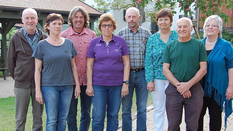Vorstand (von links): Walter und Ilse Hartmann, Reinhold Nürnberger, Irma Henz, Karlheinz Rost, Rosi Kaiser, Ludwig Straub und Jutta Simon
