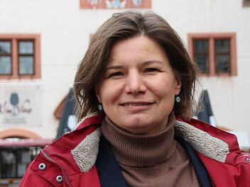 Manuela Rottman vor dem Alten Kissinger Rathaus.  Einen Schwerpunkt will die Landratskandidatin im energetischen Sanieren setzen. Borst