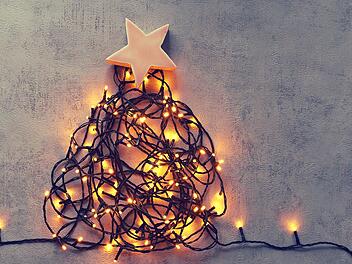 Verbraucherzentrale Bayern gibt Tipps zum Energie sparen in der Vorweihnachtszeit Symbolbild: Weihnachten, Lichter