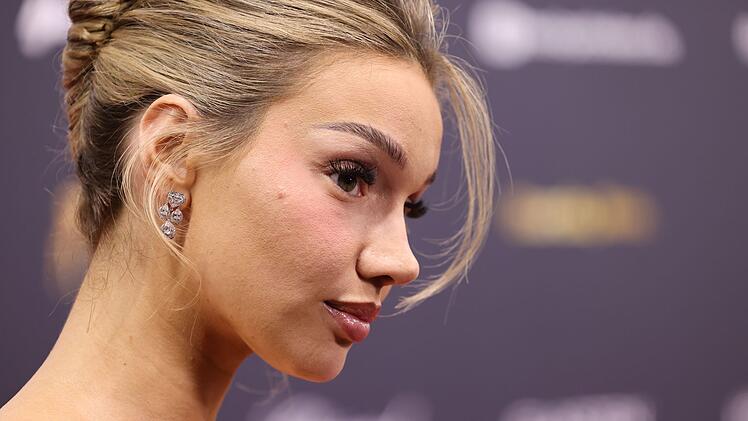 Shirin David wurde in der Obhut ihrer alleinerziehenden Mutter gro&szlig;.