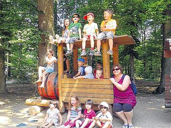 Kinder auf Tour an den Eichen