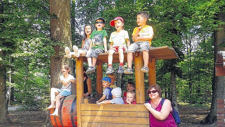 Kinder auf Tour an den Eichen