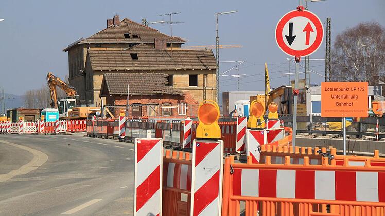Ein vertrautes Bild, das sich so nur noch bis Samstagabend bieten wird. Ab 21 Uhr beginnen die Abrissarbeiten an dem historischen Gebäude.