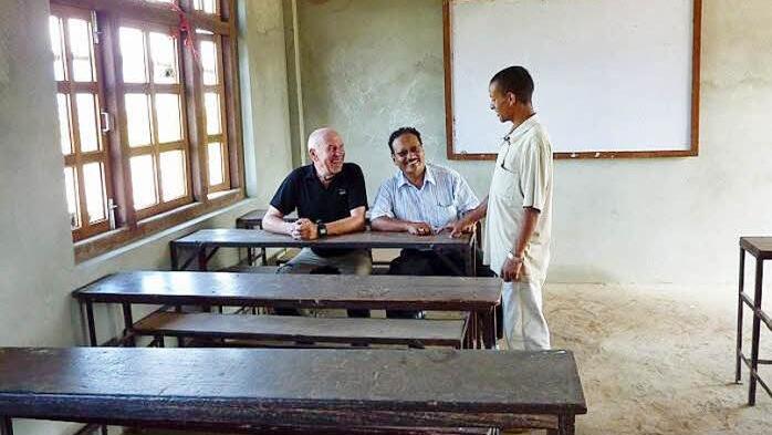 Peter Schöderlein (links) kennt Nepal gut - er wird das Geld dorthin bringen.