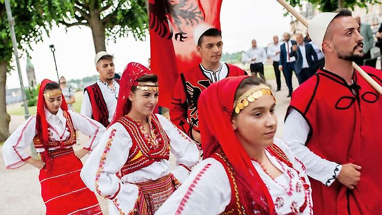 Mit einer albanischen Folkloregruppe feierte Dardania am vergangenen Samstag ein großes Fest.  Foto: privat