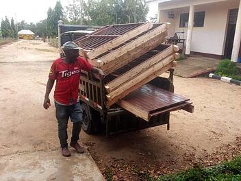 Die Bauarbeiten an der Grundschule in Kise liefen trotz Corona-Krise weiter. Im Kontakt blieben die Organisatoren vor Ort und die Vereinsvertreter der Afrika Hilfe Franken aus Hammelburg via Whatsapp. Foto: Uwe Tobaben/Mr. Jabir