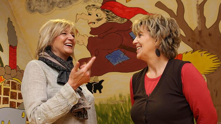 Marion Turnwald und Silke Brütting besprechen sich bei guter Laune