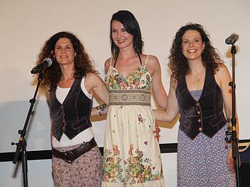 Mit gefühlvollen Liedern überzeugten (v. l.) Irene Schindele, Sarah Straub und Inka Kuchler. Foto: Gerda Völk