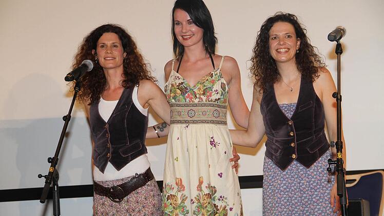 Mit gefühlvollen Liedern überzeugten (v. l.) Irene Schindele, Sarah Straub und Inka Kuchler. Foto: Gerda Völk