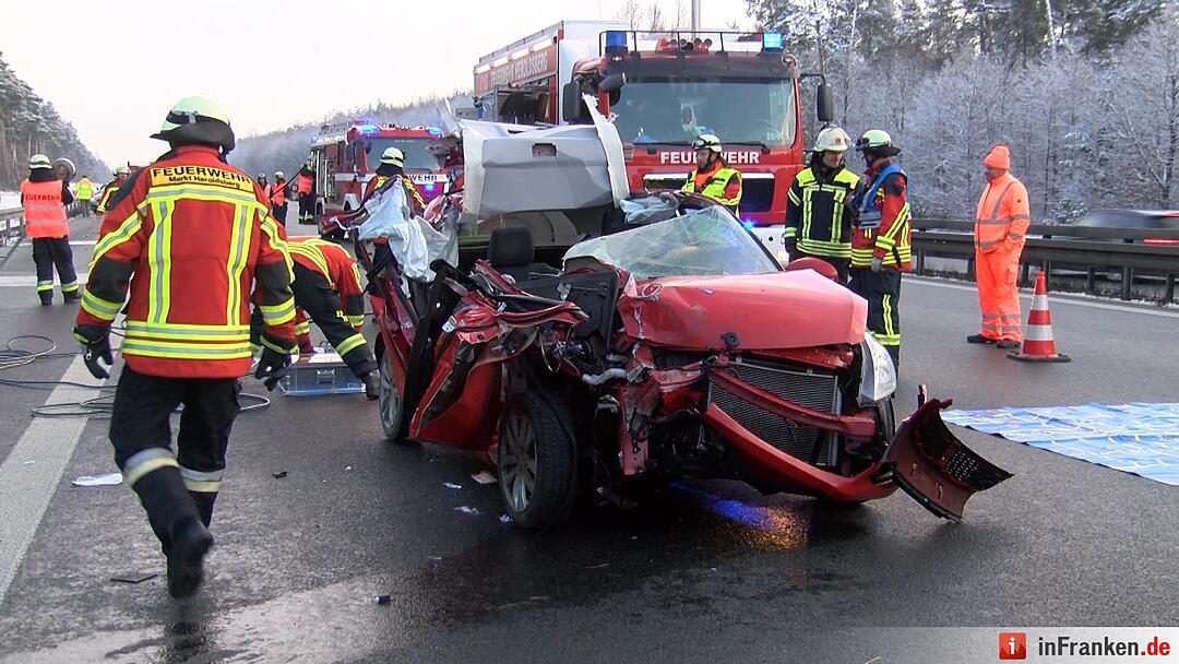Schwerer Verkehrsunfall auf A3 bei Tennenlohe