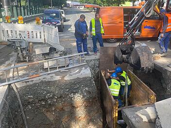 Wasserrohrbruch in der Lichtenfelser Straße. Foto: Jürgen Gärtner