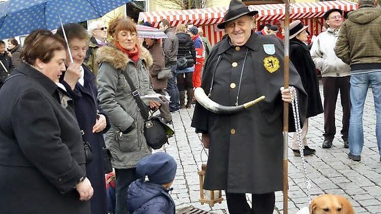 Traditionell war auch der Nachtwächter wieder im Einsatz.
