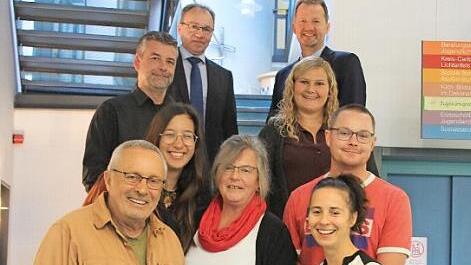 Das Team ist mit der Unterstützung vom Landratsamt, dem Jobcenter und Moritz Winkler (rechts, zweiter von unten) noch stärker.  Foto: Schiffl