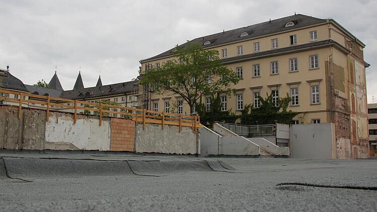 Bislang ist unklar, wie der denkmalgeschützte Neumann-Flügel weiter genutzt wird. Fotos: Benedikt Borst