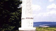 Die Marter steht nach der Renovierung wieder am Marternacker bei Grössau.