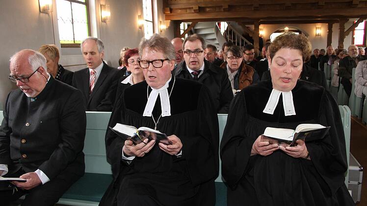 Ein Bild vom Gottesdienst: Pfarrerin Klinger mit Dekan Zinck