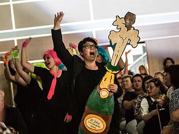 Das Vocalensemble Coburg unter Leitung von Steffi Berg beeindruckte das Publikum in Bad Rodach mit seiner Show-Gala. Foto: Jochen Berger