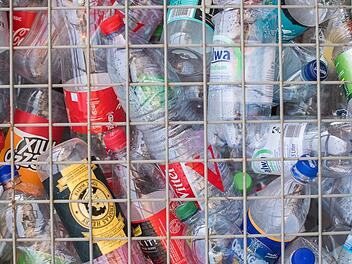 Plastikflaschen: Neue EU-&Auml;nderung im Supermarkt - nach Deckel-&Auml;rger