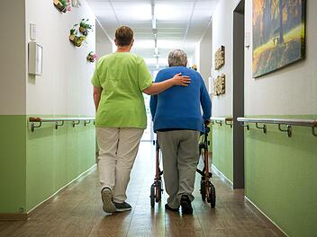 Das Pflegepersonal ist in Kliniken wie auch Seniorenheimen knapp. Wird der Pflegenotstand größer, wenn die Impfpflicht eingeführt wird?