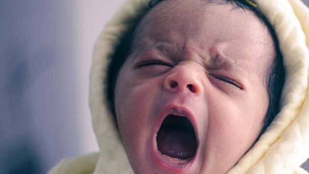 Mutter bietet Baby auf Kleinanzeigen an - 6,75 Euro Versand