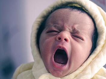 Mutter bietet Baby auf Kleinanzeigen an - 6,75 Euro Versand