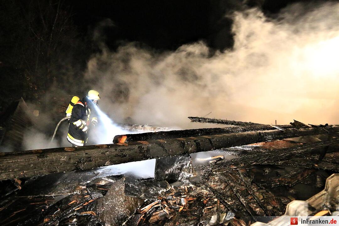 Großeinsatz: Scheunenbrand in Seigendorf