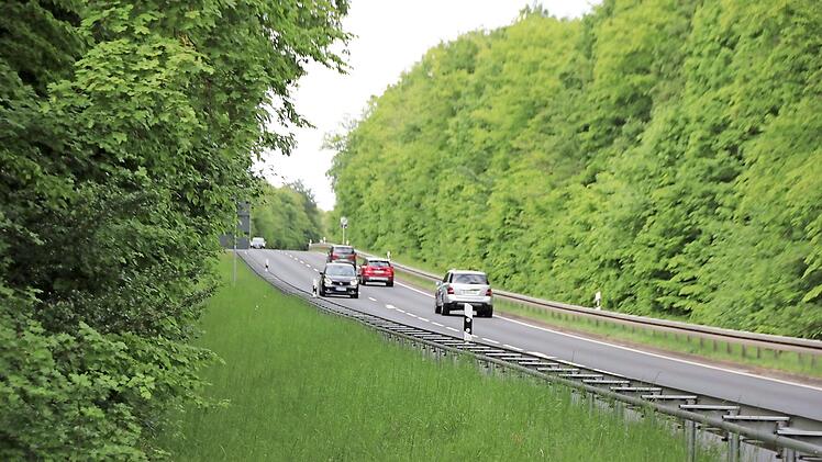 In diesem Bereich gilt inzwischen in beiden Richtungen Tempo 70. Das wird auch kontrolliert.