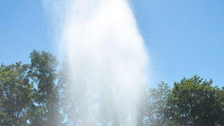 Bei den aktuellen Temperaturen tut eine kalte Dusche mal so richtig gut. Foto: Hanns Friedrich