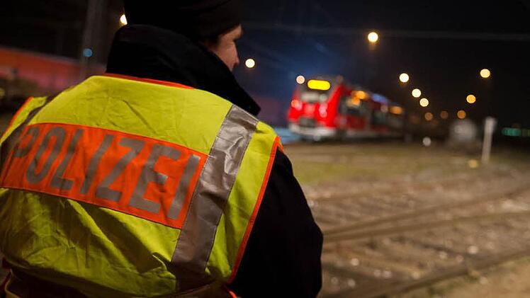 Eine schwarze Tasche in einem Regionalexpress löste am Mittwochnachmittag einen Polizeieinsatz aus. Foto: Tobias Köpplinger