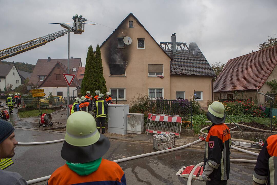 Wohnhausbrand bei Altdorf fordert Feuerwehr