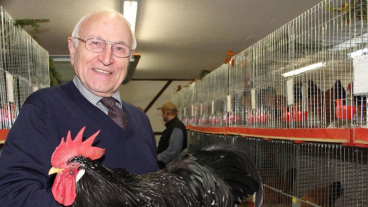 Ausstellungsleiter Gerhard Pfeiffer war mit 367 Tieren nicht ganz zufrieden, obwohl er selbst Kreismeister wurde.