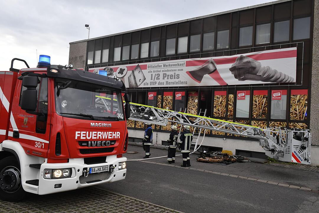 Hallstadt: Hoher Schaden bei Baumarkt-Brand