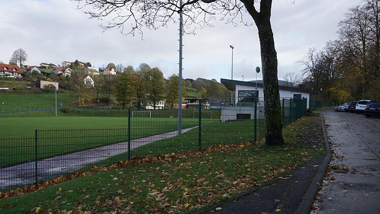Hinter dem Gersfelder Sportplatz soll im Ehrengrund eine Skirollerbahn entstehen. Foto: Marion Eckert