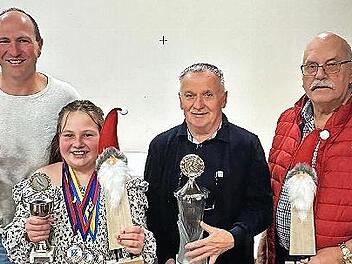 Unser Bild zeigt (von links) Frank Geheeb, Sophia Geheeb, Bruno Kirchner sowie Roland Hehn.