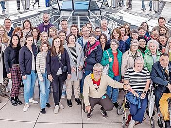 Ein fester Bestandteil jeder politischen Informationsfahrt nach Berlin: Ein Erinnerungs-Gruppenbild auf der Kuppel des Bundestags.